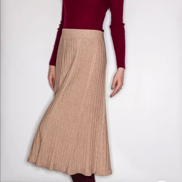 LAST ONE!!! Knitted Pleaded Sweater Skirt - Picture 4 of 5